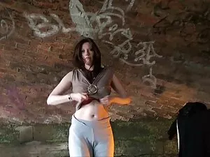 Busty SJ est sexy av ...
