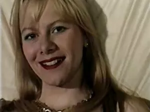 Ado blonde mignonne  ...